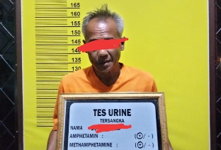 Tim Opsnal Polsek Kubu Polres Rohil menangkap Kakek Merah dugaan kasus narkoba (foto/zal)